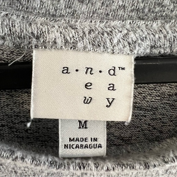 2/$15 Crew neck long puff sleeve lightweight sweater M grey - Picture 5 of 5